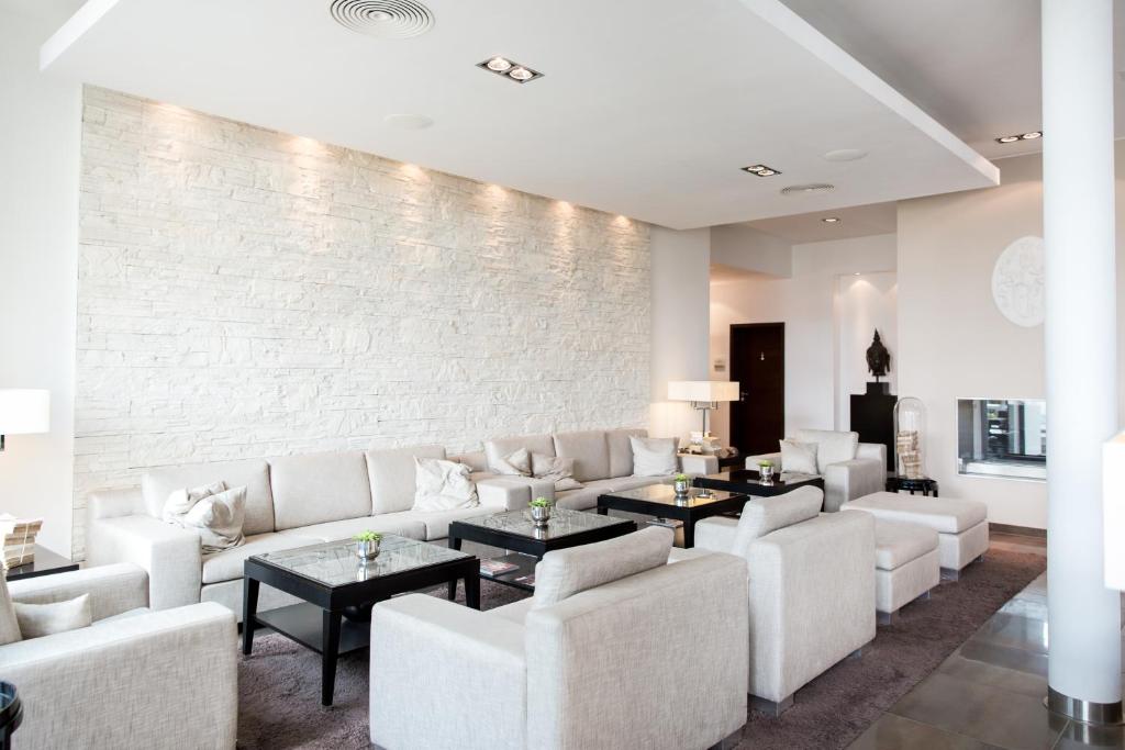 Relais & Chateaux Hotel Burg Schwarzenstein photo