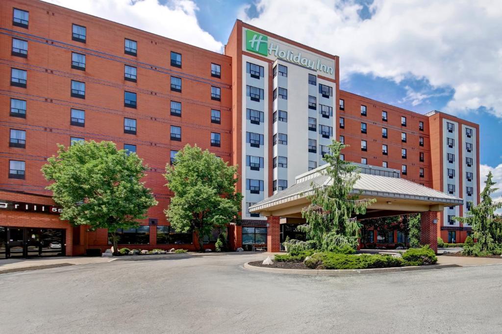 Holiday Inn Windsor - Ambassador Bridge photo