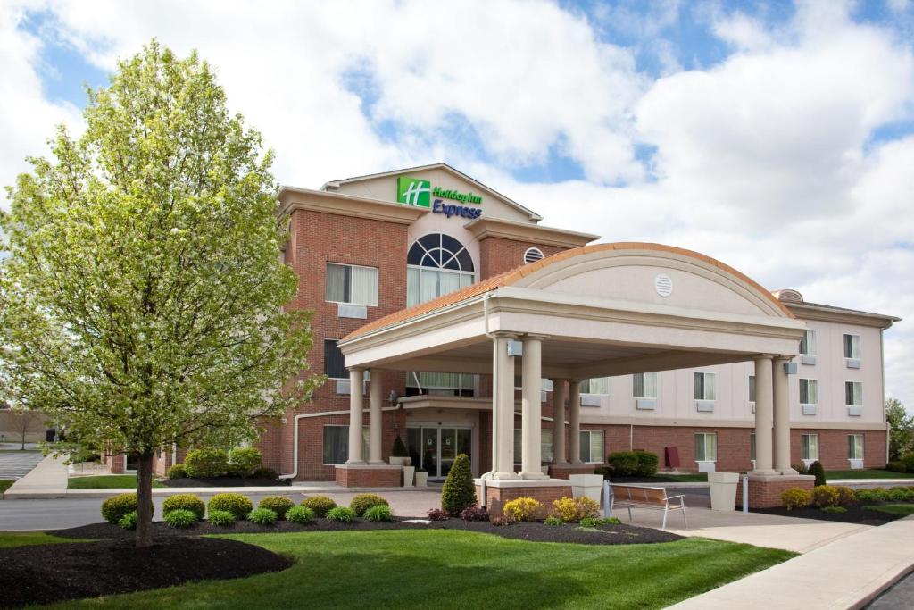 Holiday Inn Express Hotel & Suites Marion photo