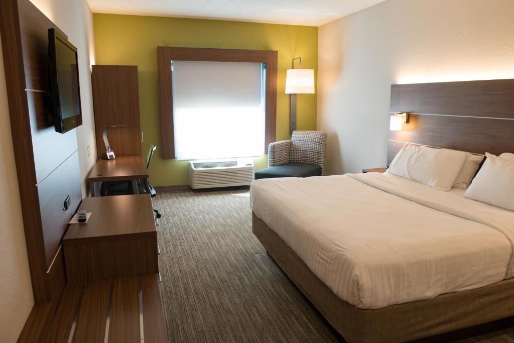 Holiday Inn Express Hotel & Suites Elkhart-South photo