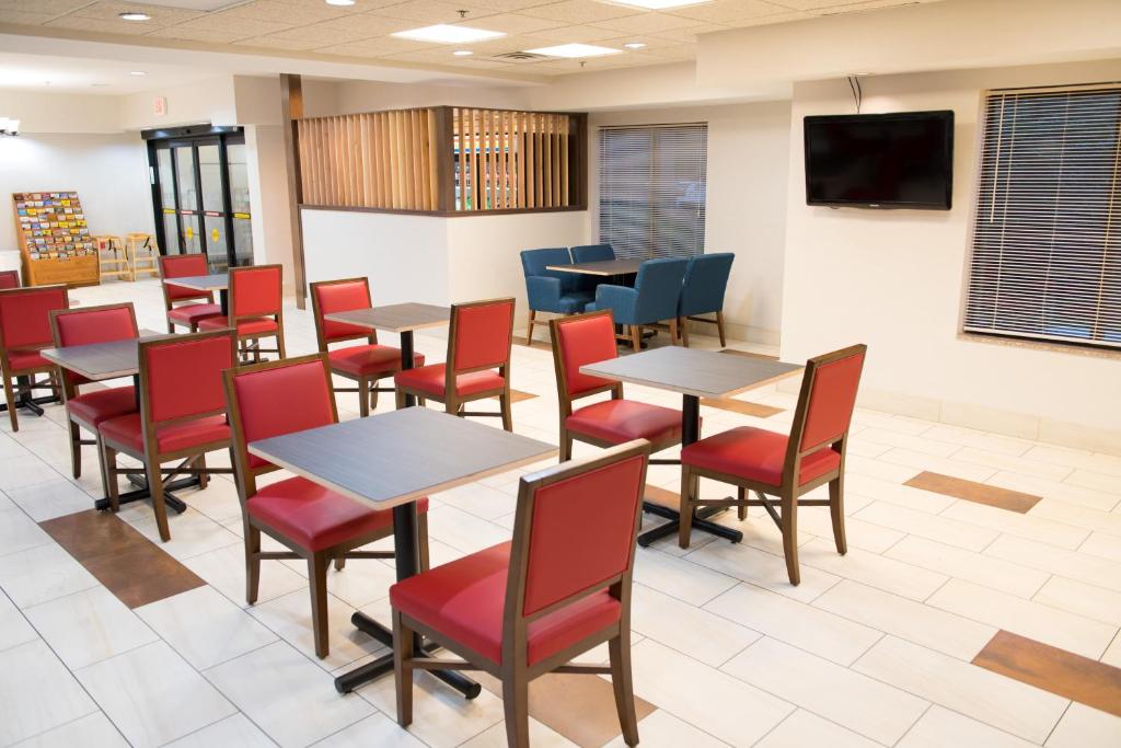 Holiday Inn Express Hotel & Suites Elkhart-South photo
