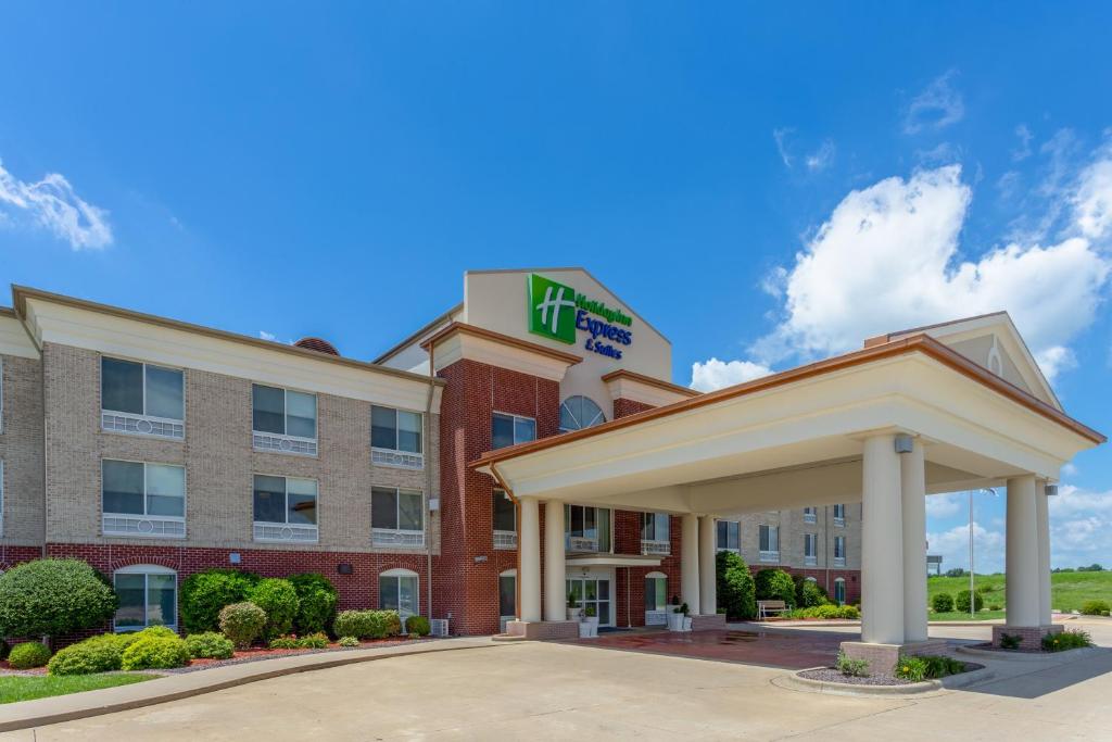 Holiday Inn Express & Suites Vandalia photo