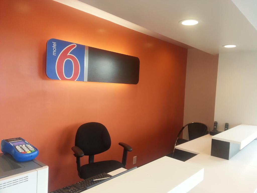 Motel 6 Bell Gardens photo