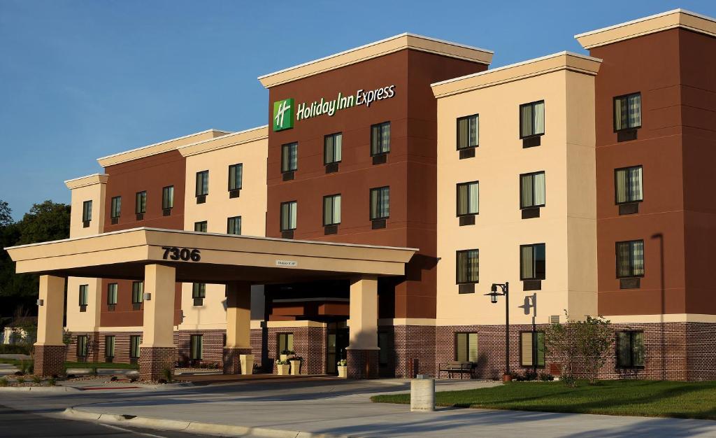 Holiday Inn Express & Suites Omaha South Ralston Arena, An Ihg Hotel - photo 1