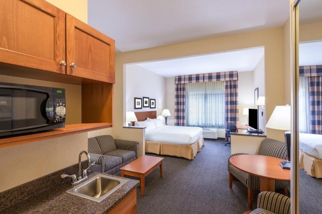 Holiday Inn Express Hotel Vernal photo
