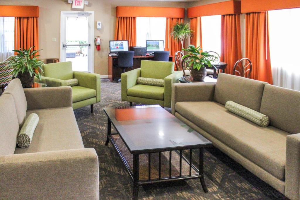 Shared lounge/TV area