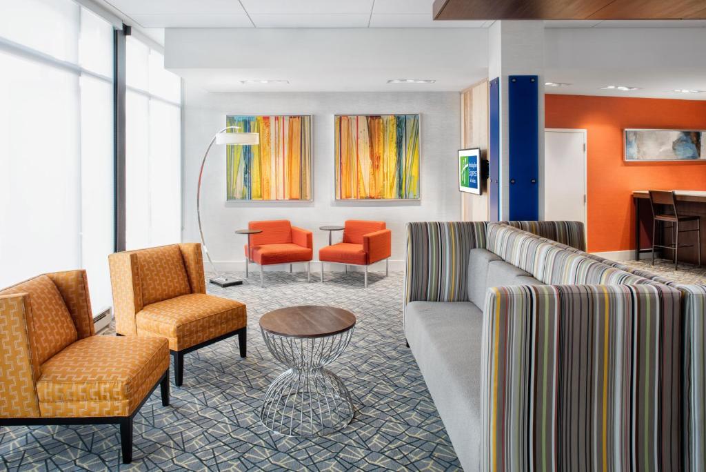 Holiday Inn Express & Suites East Peoria - Riverfront photo