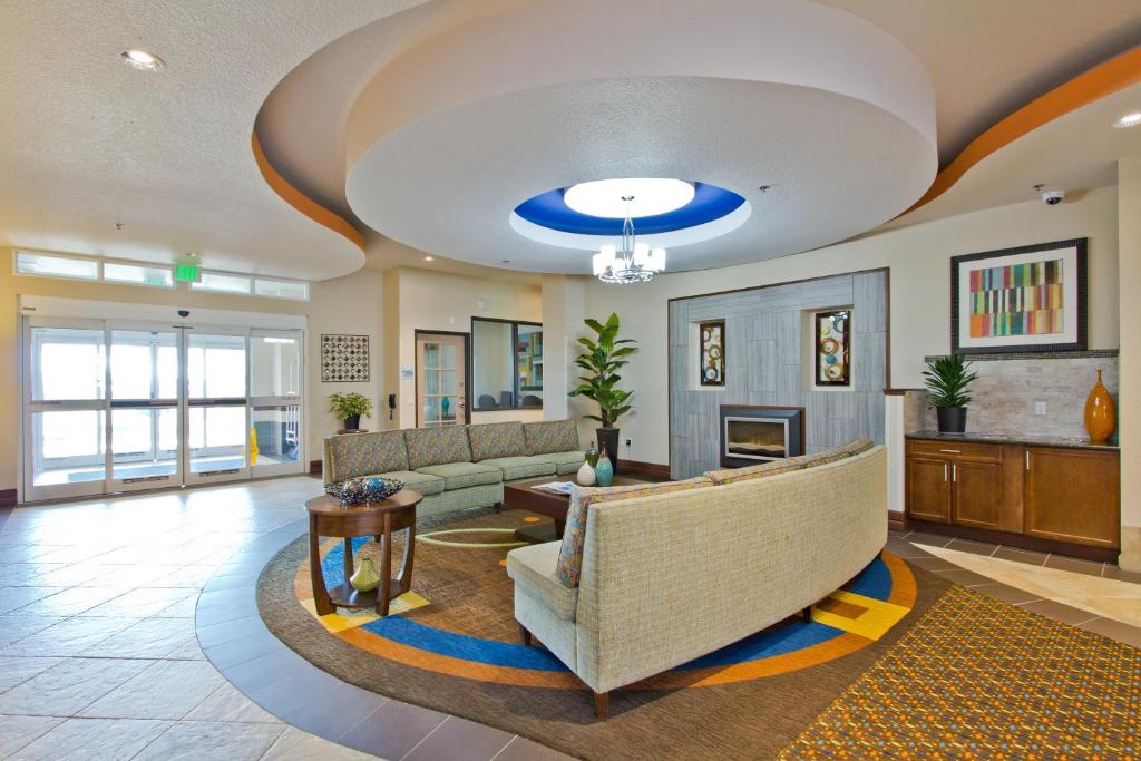 Holiday Inn Express Hotel and Suites Denver East Peoria Street photo