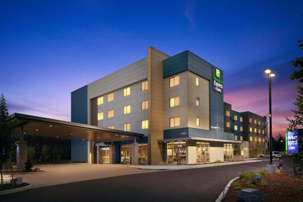 Holiday Inn Express Portland Airport photo
