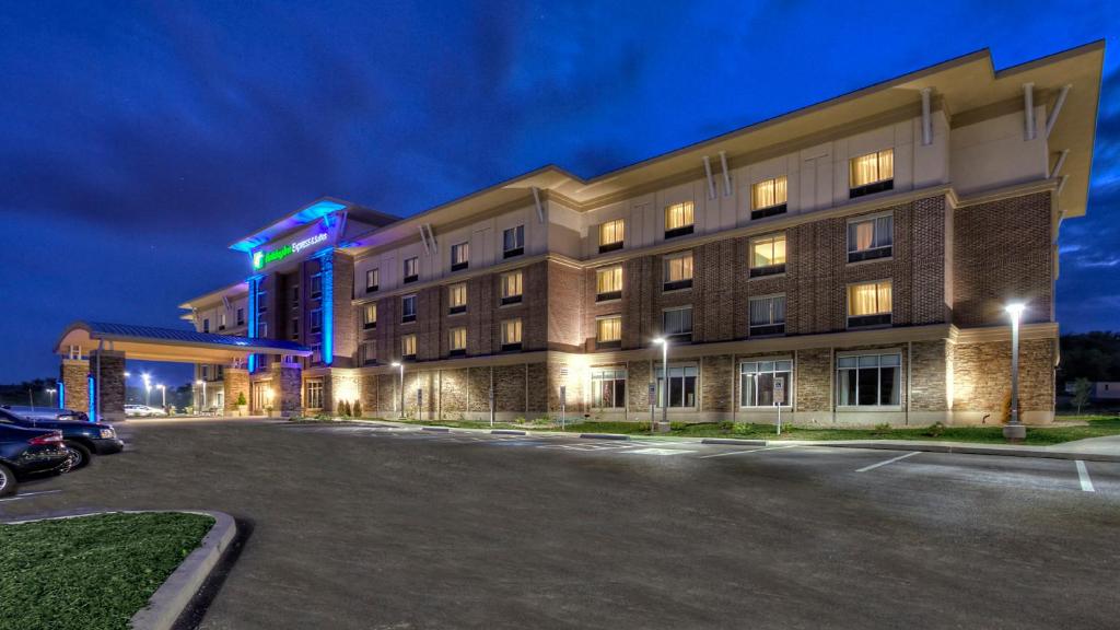 Holiday Inn Express & Suites Pittsburgh SW/Southpointe photo