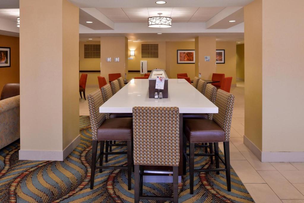 Holiday Inn Express Hotels Page photo