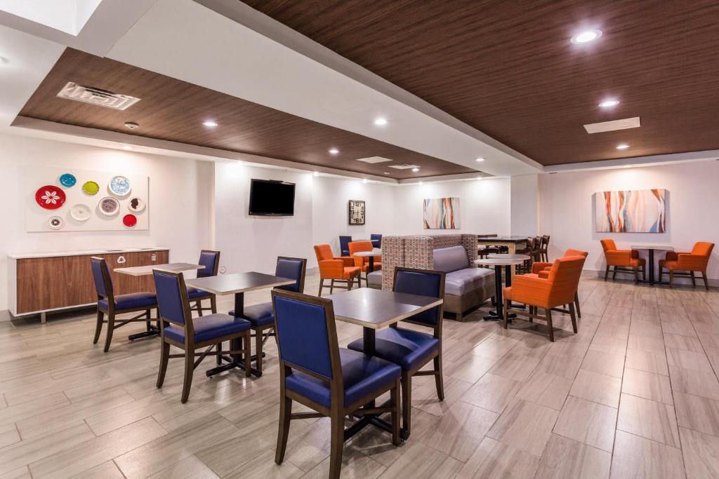Holiday Inn Express and Suites - Petersburg - Fort Lee by IHG お料理のイメージ