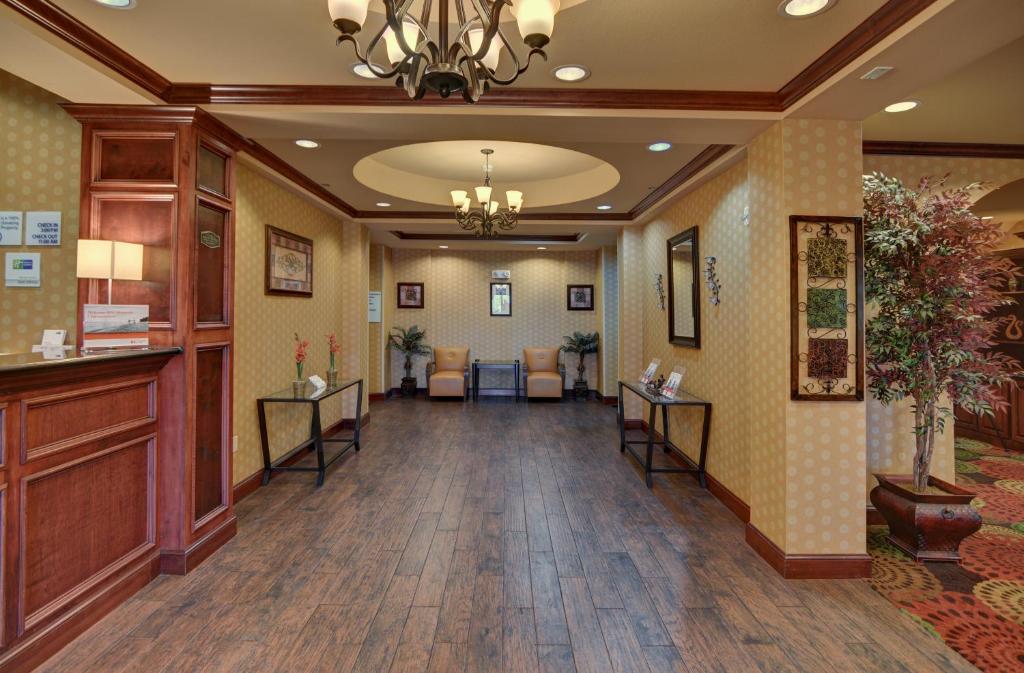 Holiday Inn Express Hotel and Suites Altus photo