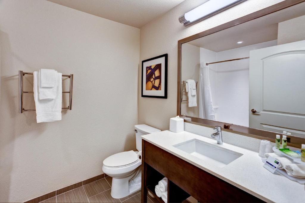 Holiday Inn Express & Suites Manhattan photo
