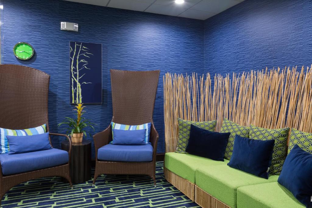 Holiday Inn Express Hotel & Suites Plant City photo