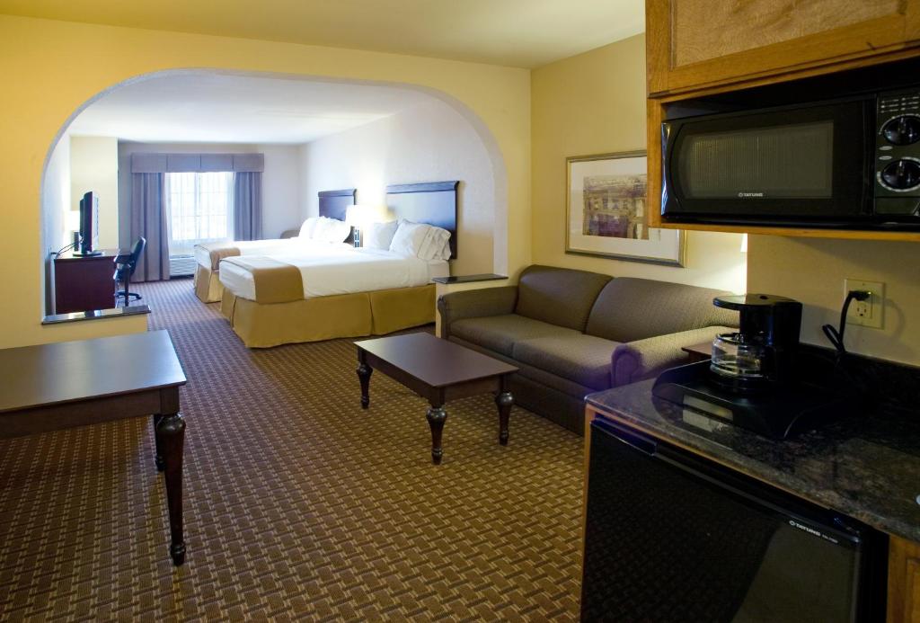 Holiday Inn Express Hotel and Suites Kingsville photo