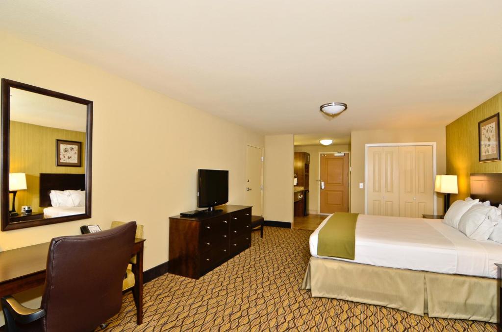 Holiday Inn Express Hotel And Suites Williston photo