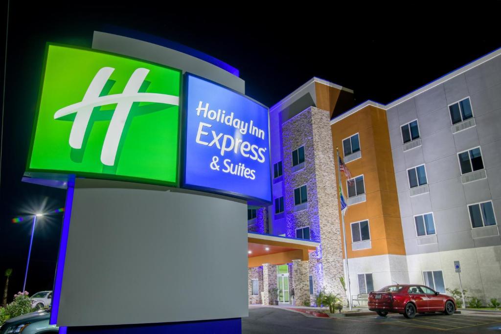 Holiday Inn Express & Suites Raymondville photo