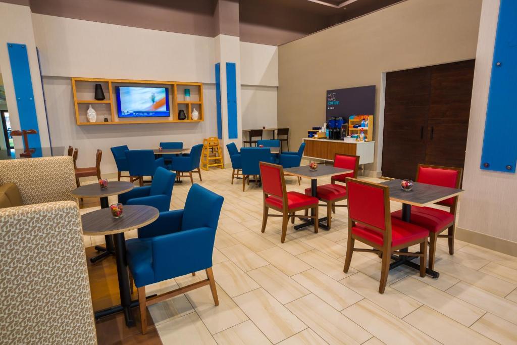 Holiday Inn Express Hotel & Suites Pasco-TriCities photo
