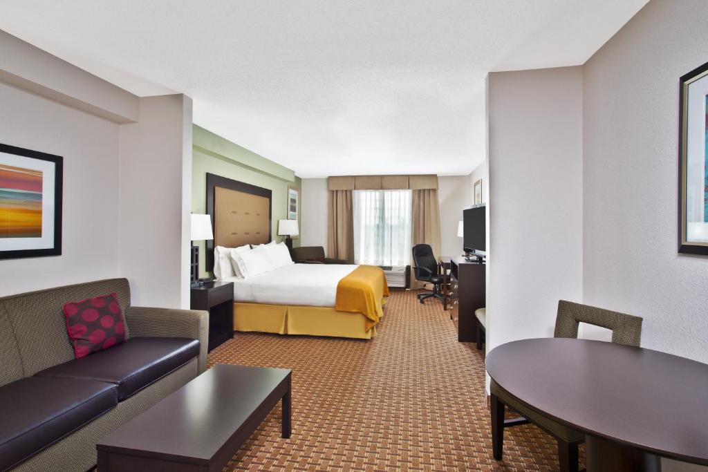Holiday Inn Express Hotel and Suites Harrington - Dover Area photo
