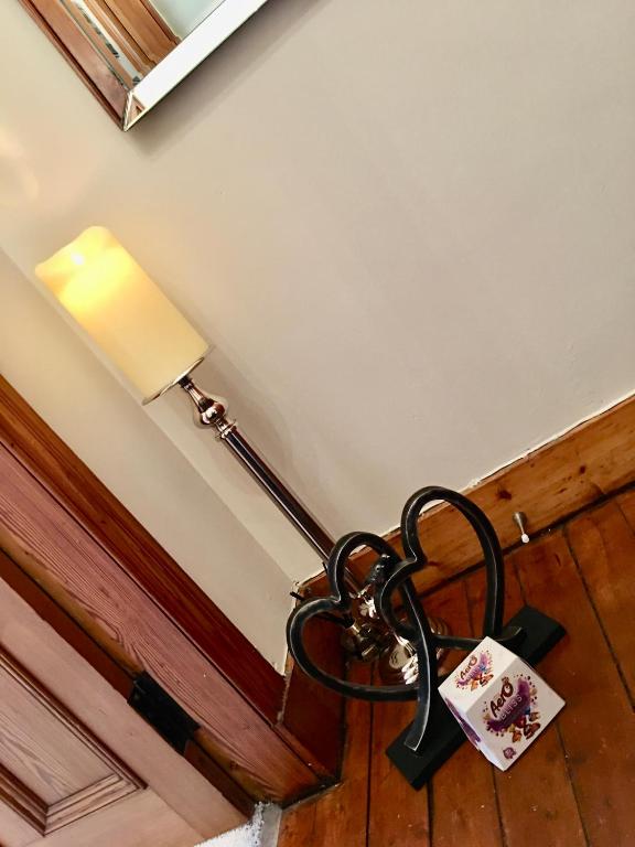 Cosy 2 Bedroom Central Apartment - Free Parking, Free WiFi photo