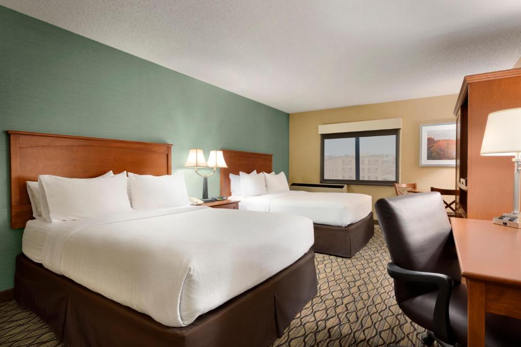 Holiday Inn & Suites Duluth-Downtown photo