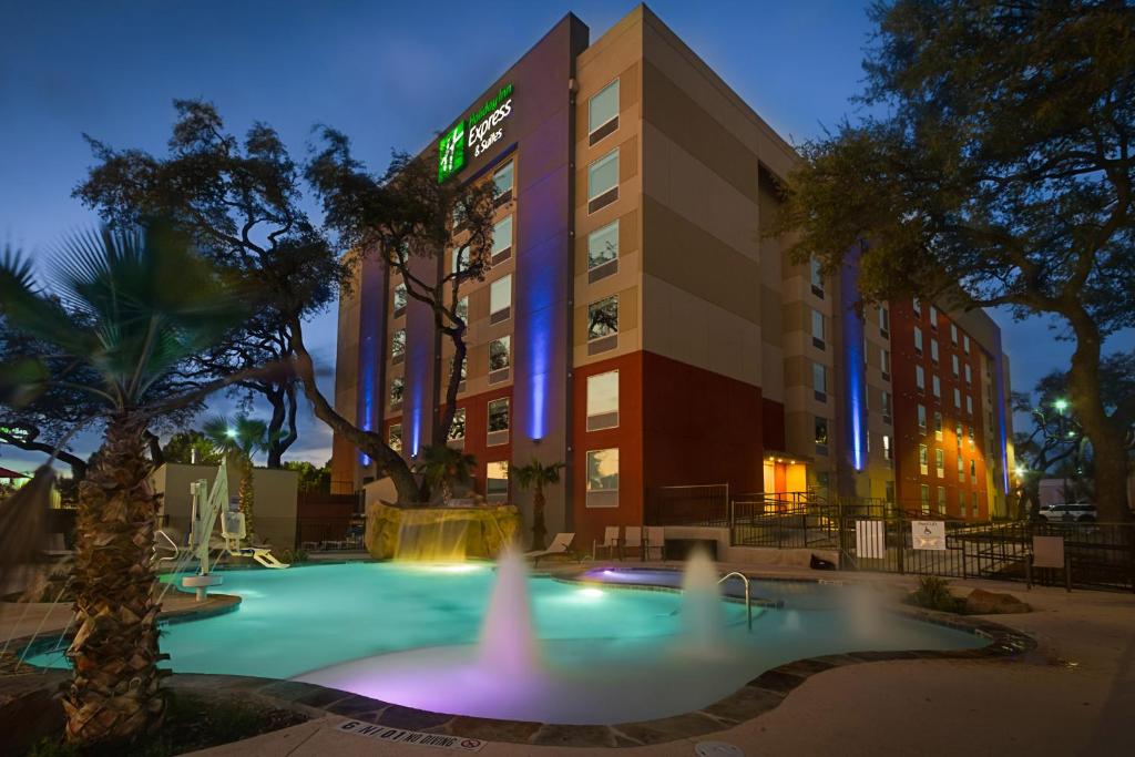 Holiday Inn Express & Suites San Antonio Medical-Six Flags photo