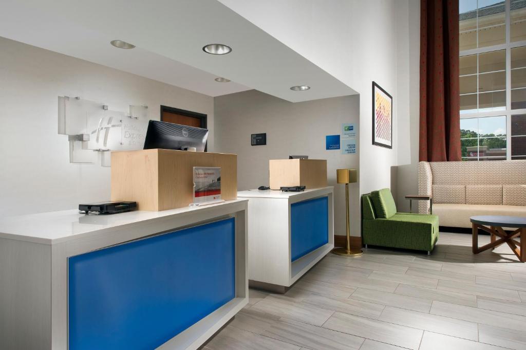 Holiday Inn Express & Suites Charlottesville - Ruckersville photo