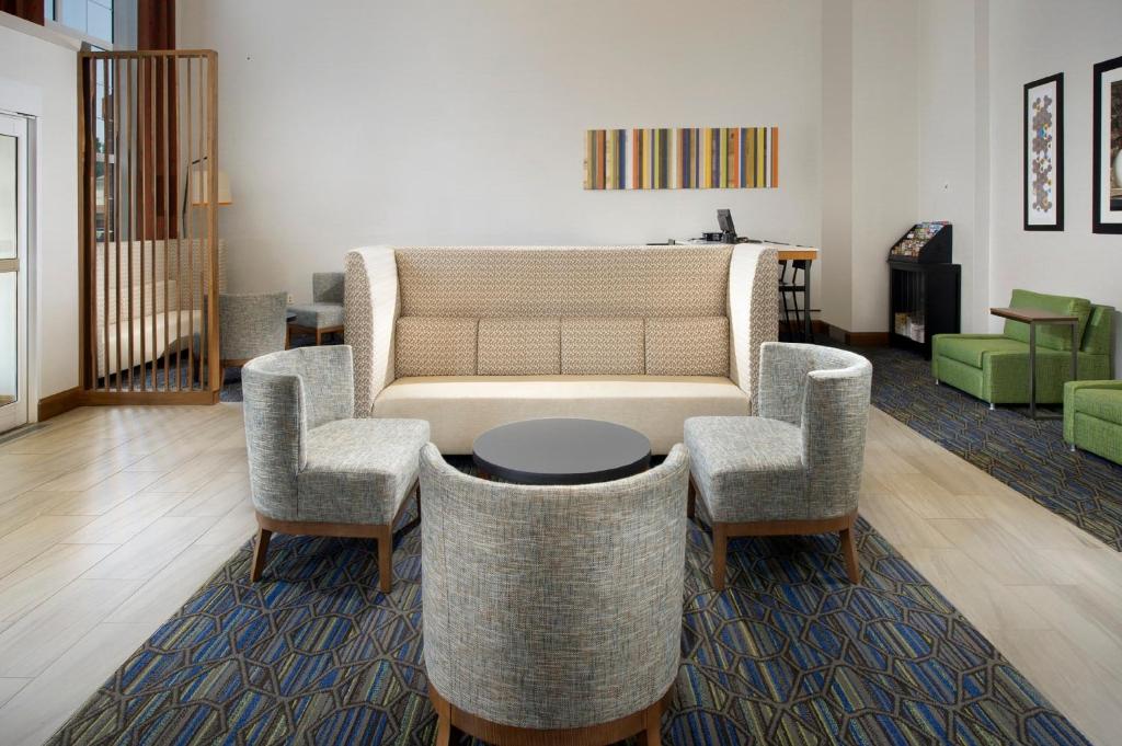 Holiday Inn Express & Suites Charlottesville - Ruckersville photo