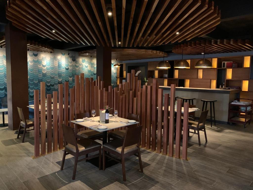 Restaurant, Isla Verde Hotel in San Jose