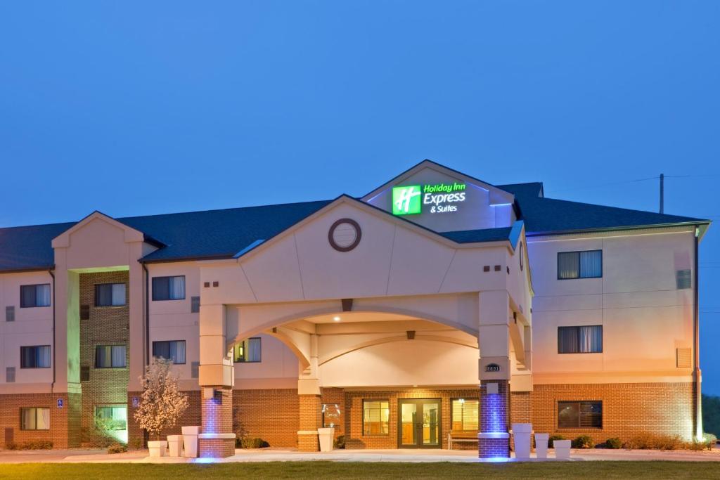 Holiday Inn Express Hotel & Suites Lincoln South photo