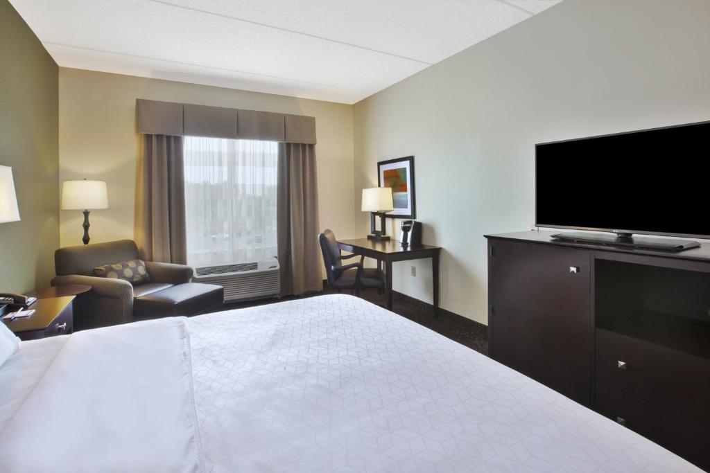 Holiday Inn Express & Suites Geneva Finger Lakes photo