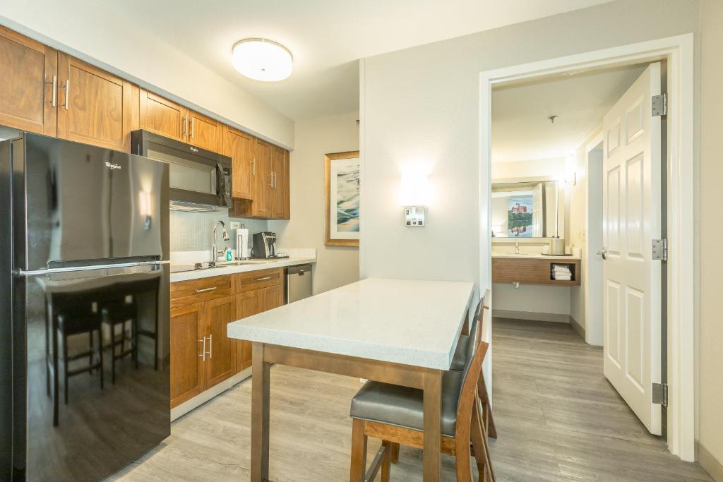 Holiday Inn Hotel and Suites Peachtree City photo