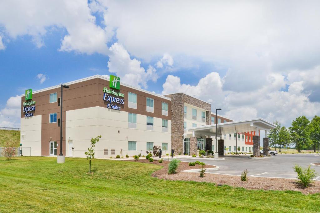 Holiday Inn Express & Suites Salem photo