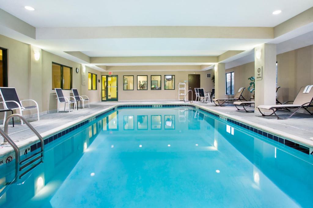 Holiday Inn Express & Suites Tell City photo