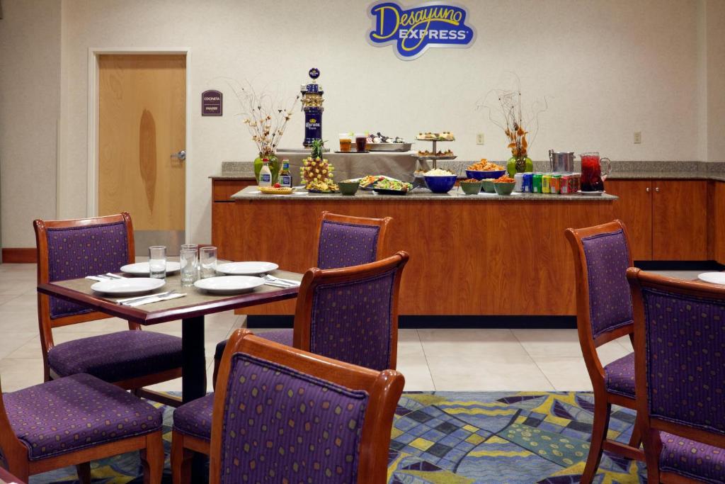 Holiday Inn Express & Suites Toluca Zona Aeropuerto Photo 10