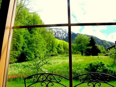 View, Sam & Cindy Muhlemann in Interlaken