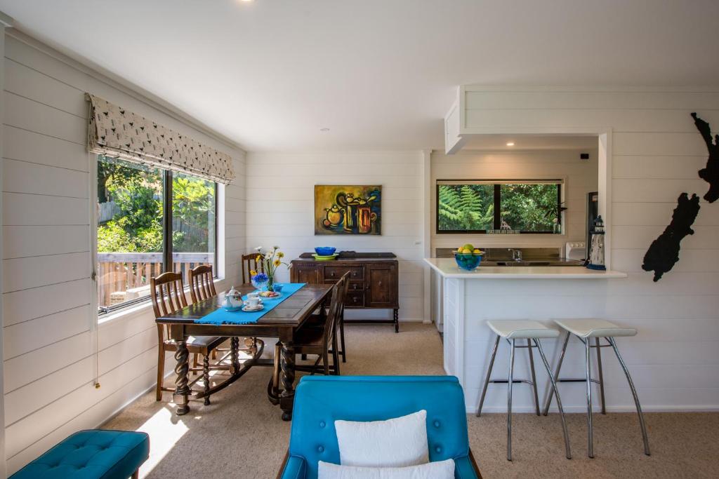 Franks Treehouse - Oneroa Holiday Home, Oneroa