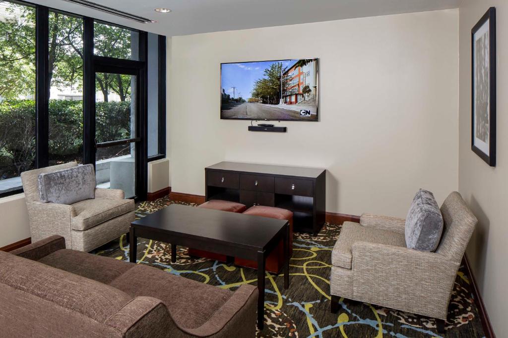 Staybridge Suites Atlanta - Midtown, an IHG Hotel photo