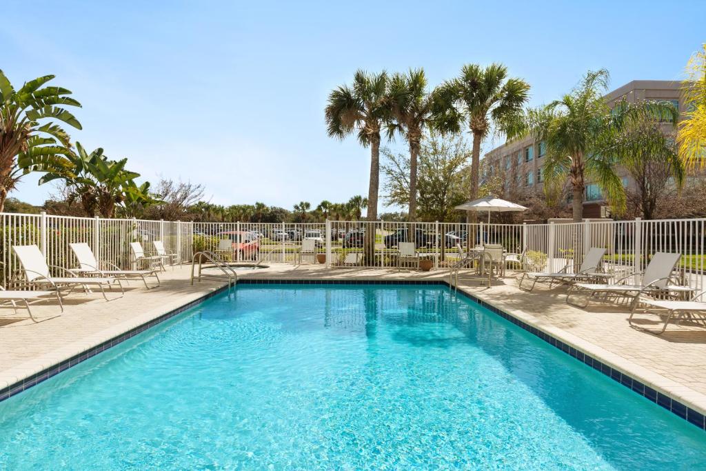Staybridge Suites Tampa East- Brandon By IHG スイミングプール