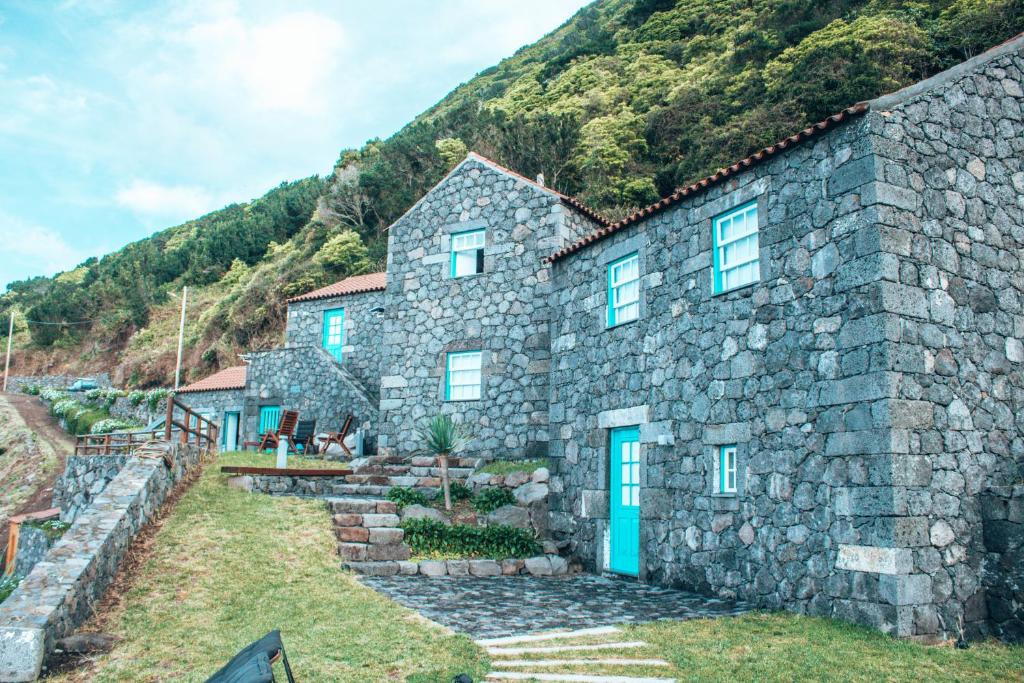 Abrigo da Cascata - Casas de Campo - Sao Jorge — Hotel in Calheta