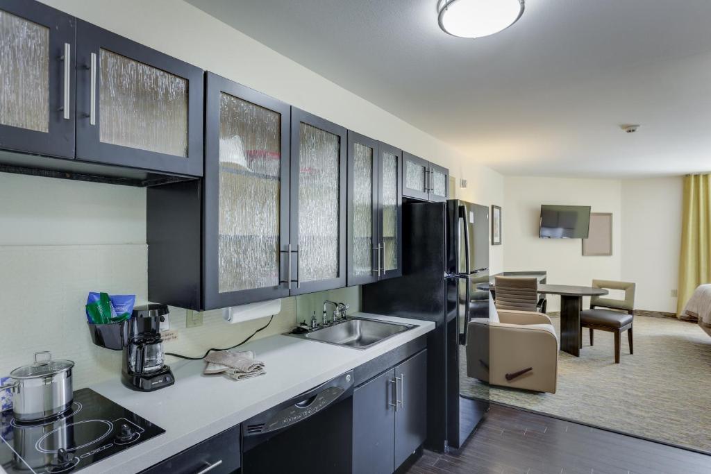Candlewood Suites College Station photo