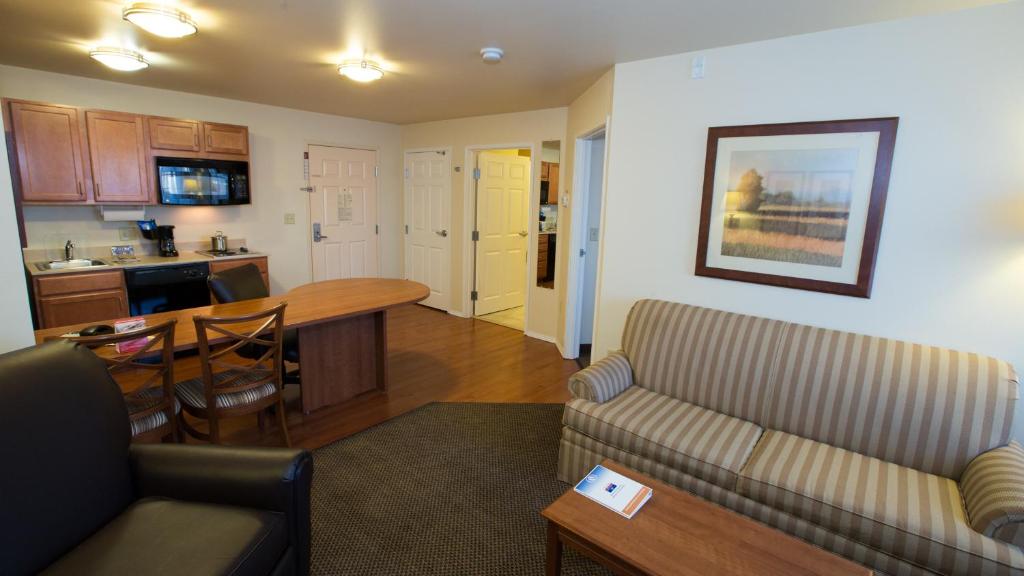 Candlewood Suites Springfield Photo 18