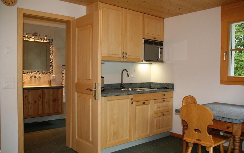 Kitchen, Sam & Cindy Muhlemann in Interlaken