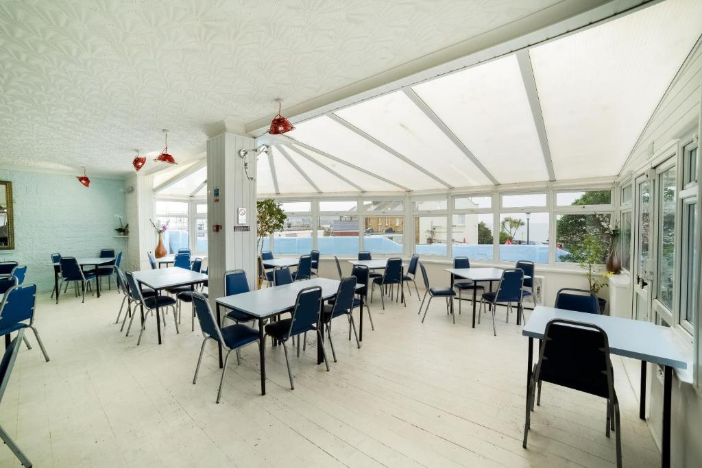 Restaurant, OYO Marina in Isle of Wight