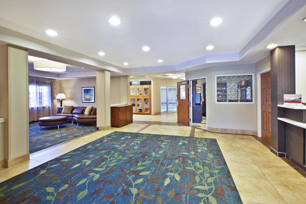 Candlewood Suites Indianapolis Airport photo