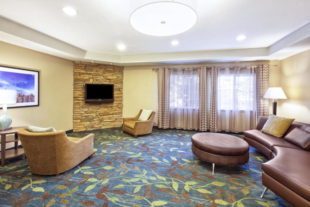 Candlewood Suites Indianapolis Airport photo
