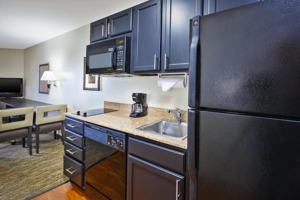 Candlewood Suites Indianapolis Airport photo