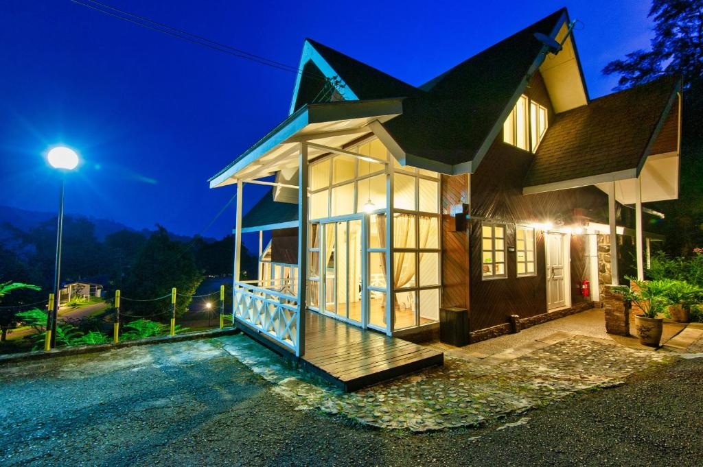 ステラ サンクチュアリ ロッジズ アット ポーリン ホット スプリングス (Sutera Sanctuary Lodges at Poring Hot Springs) 外観