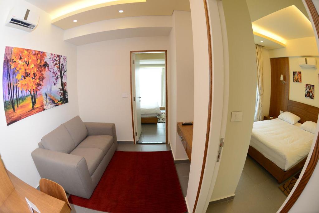 Shared lounge/TV area